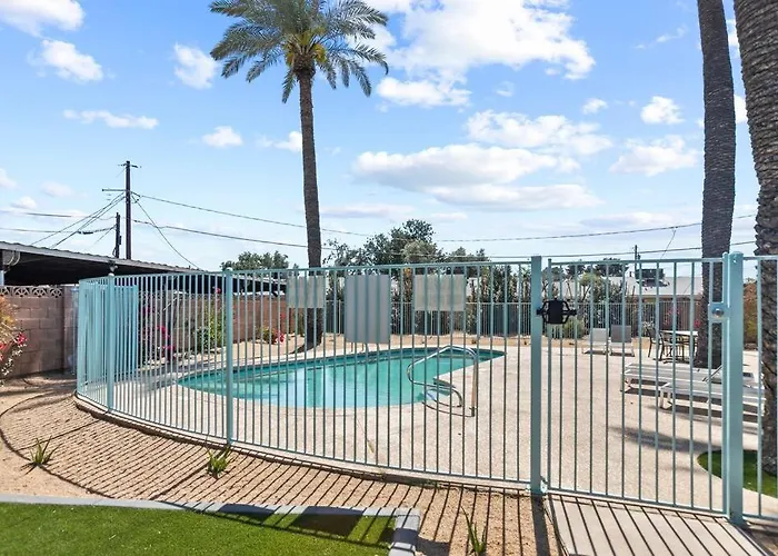 Viridian Biltmore With Pool Apartment