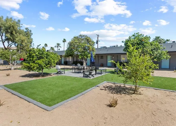 Viridian Biltmore With Pool Apartment